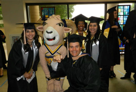 Undergraduate graduating students at Texas Ұ graduation.